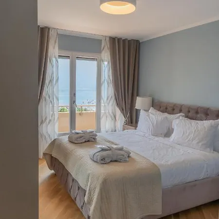 Four Bedroom Lake View-montreux *