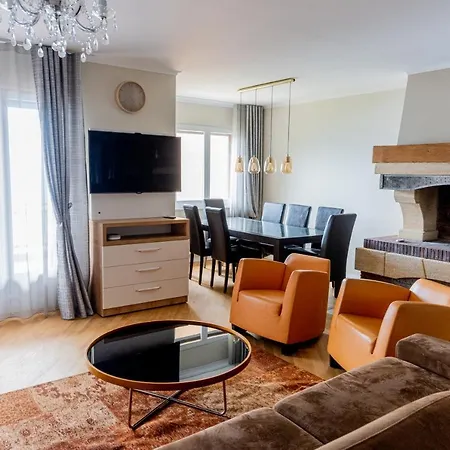 Four Bedroom Lake View-montreux * Montreux