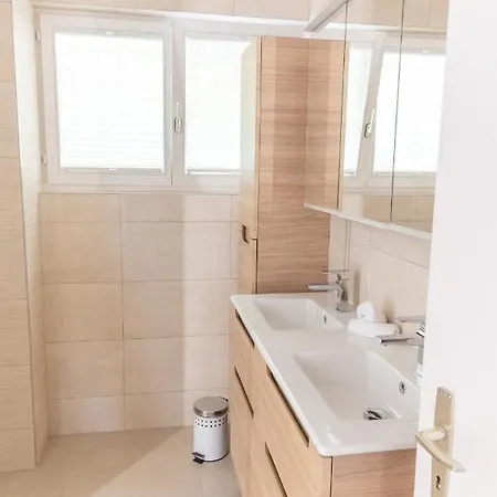 Lejlighed Four Bedroom Lake View-montreux