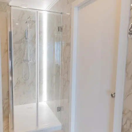 Four Bedroom Lake View-montreux Appartamento