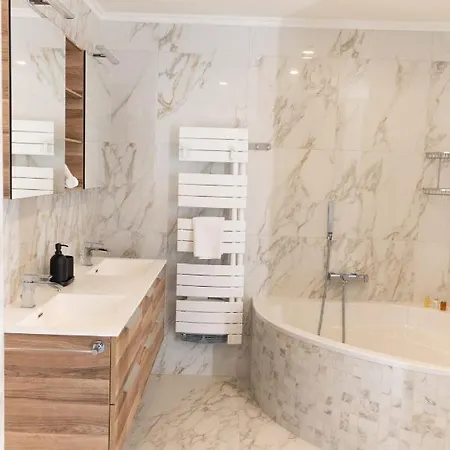 Four Bedroom Lake View-montreux Lejlighed