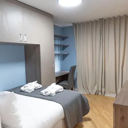 Lejlighed Four Bedroom Lake View-montreux *